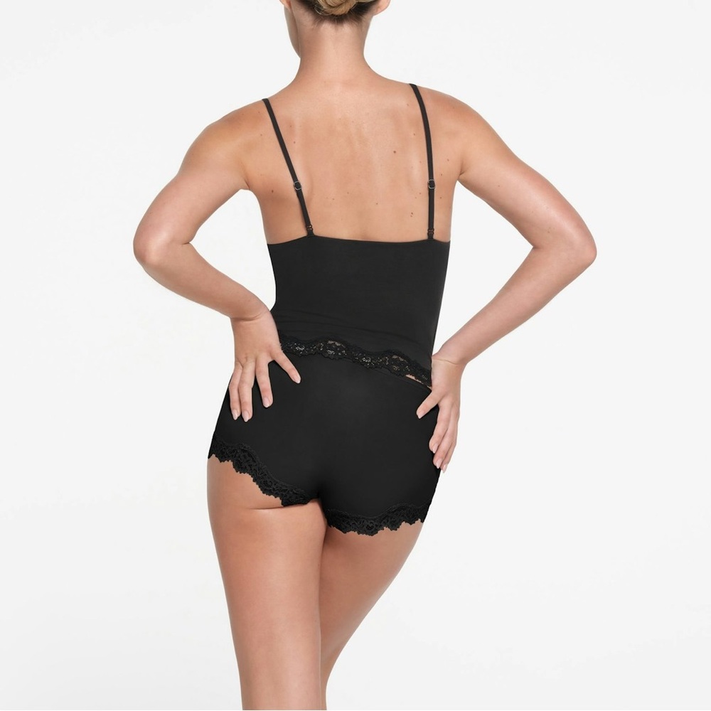 🖤NEW SKIMS FITS EVERYBODY LACE TRIANGLE CAMI ONYX XXS S M - Picture 5 of 6